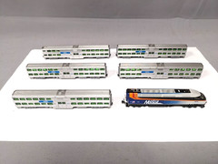Kato #176-9105 Metra Diesel with #106-8702 5 Car Passenger Set N Scale C-8