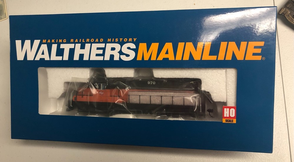Milwaukee Road HO scale GP-9 Walthers DCC