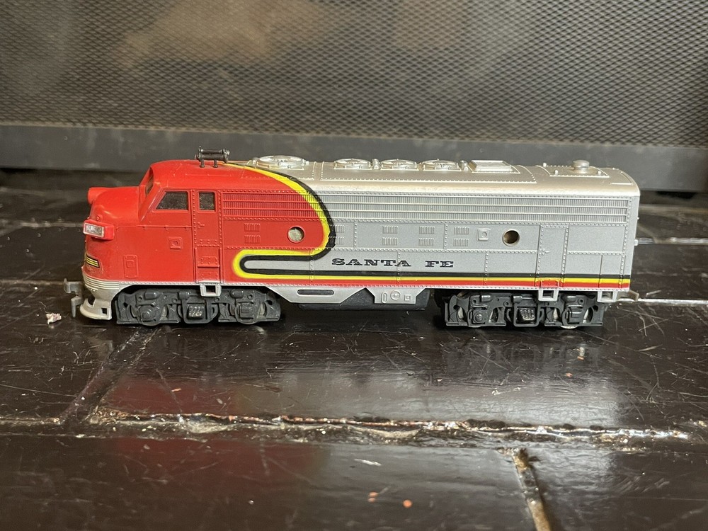 NICE Santa Fe Red/ Silver Play Art Train Engine HO Scale Toy Railroad Locomotive