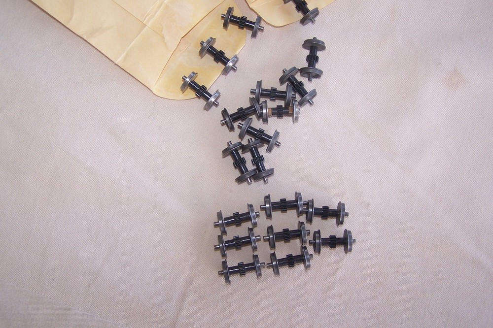 ATHEARN Rare Yellow Box-Early BB AXLE GEAR Wheelsets Trucks HO LOCOMOTIVE PARTS