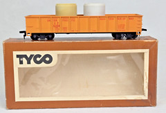Tyco #341B-2.00 HO “Union Pacific” Gondola Car With Pipe Load Excellent With Box