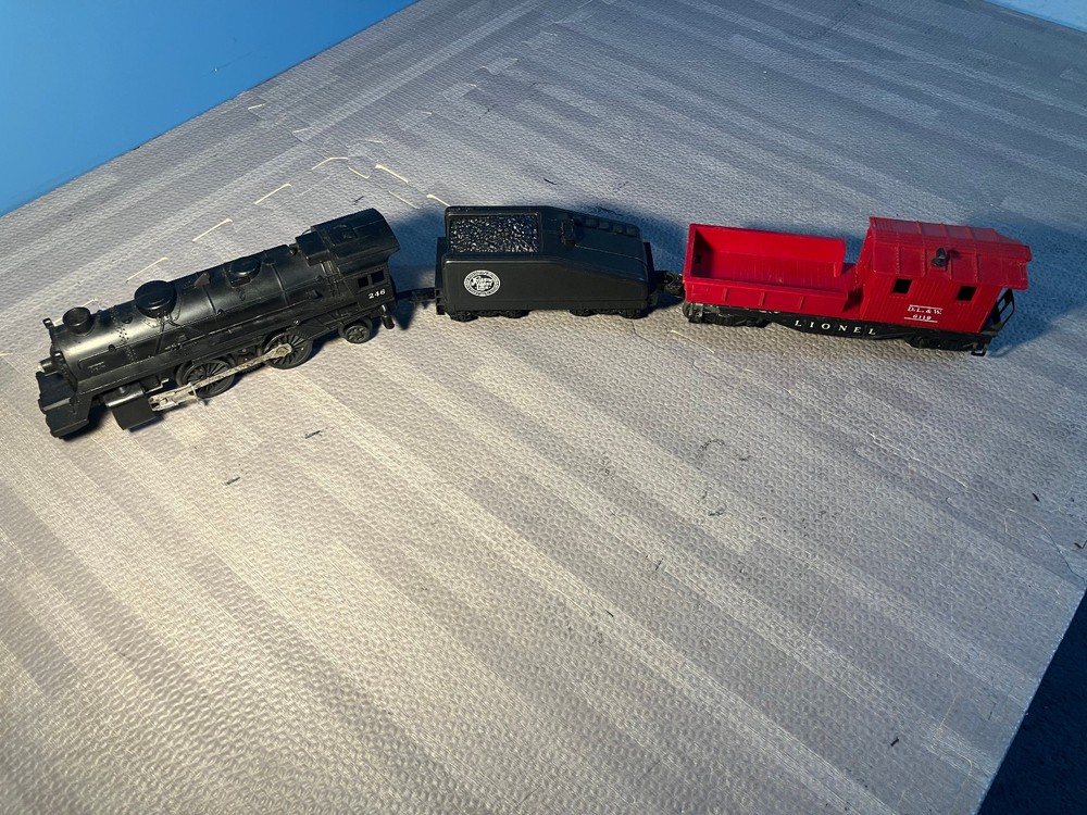 Vintage Lionel 246 Locomotive With Tender And Caboose