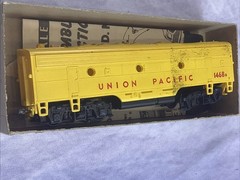 Lot 2 GLOBE MODELS DIESEL STREAMLINER ENGINE UNION PACIFIC 1468B & 1468A Dummy