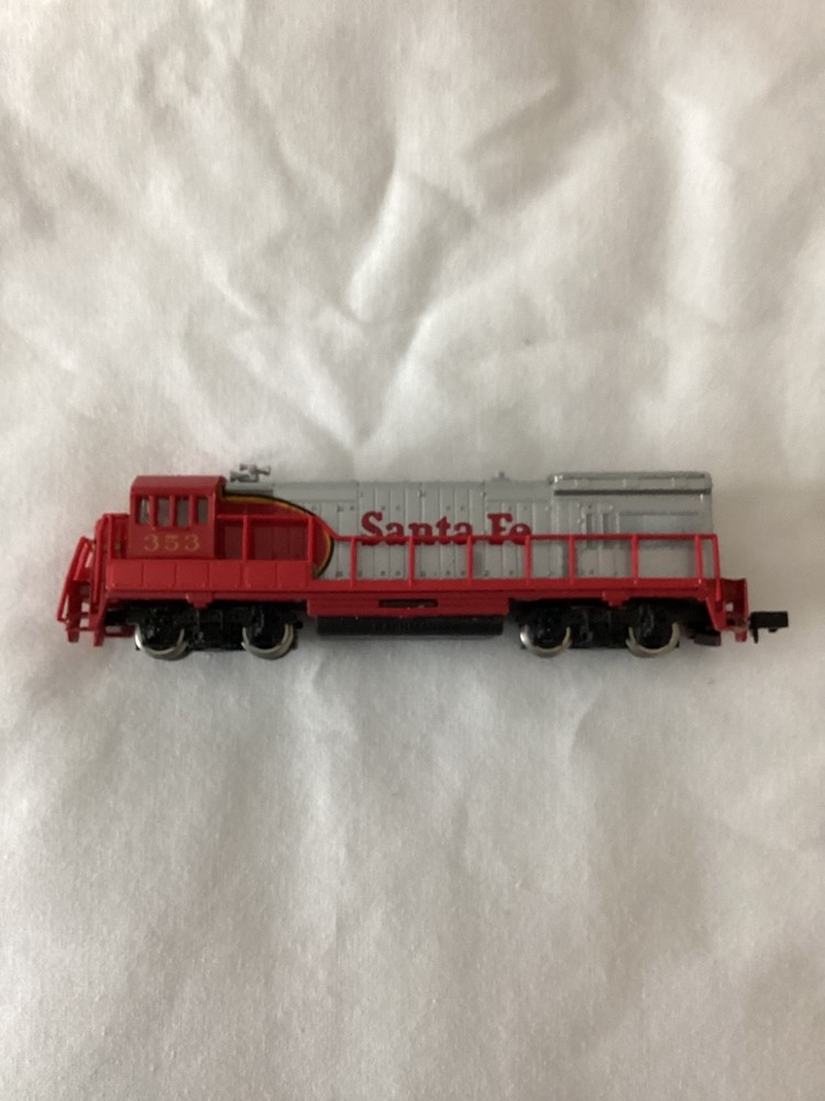 Bachmann N Scale Locomotive Santa Fe GE U36B Diesel 51-640-02 Red Silver
