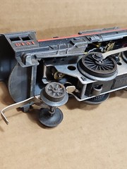 LIONEL LOCOMOTIVE #8141 WITH PENNSYLVANIA TENDER FOR PARTS OR REFURBISH