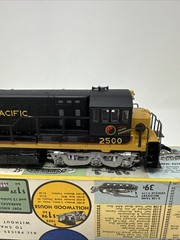 HO Scale Rivarossi, GE U25C Diesel Locomotive, Northern Pacific, Black #2500