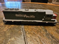 Southern Pacific Diesel Locomotive 7129 Gray/Black/Red