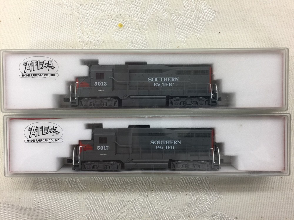 Atlas Southern Pacific EMD GP-30 Locomotive #5013 & #5017 *Light Use* – OOP