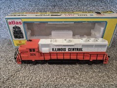 Mix Set of Atlas HO Model Railroad Engine and cars