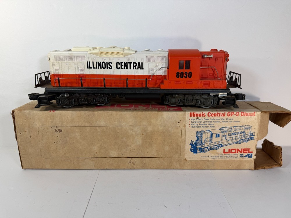 Vintage Lionel Illinois Central GP-9 Diesel Locomotive 8030 O Gauge w Box