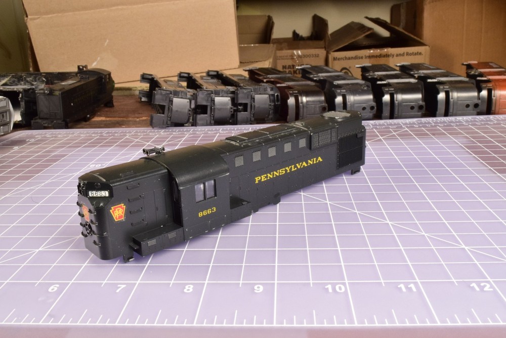 HO SHELL RS series top half only, , insert at cab, nose/front light chan YRD