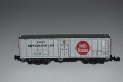 N Scale Swift Powered 50′ Single Door Reefer C56238