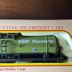 IHC BASF Wyandotte Chemicals HO Scale Tanker Train Car (New)