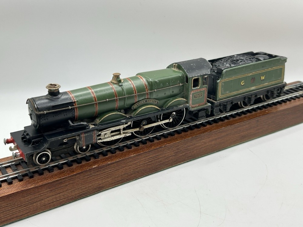 OO Wrenn GWR Castle Class 4-6-0 Locomotive “Devises Castle” – (GOOD TESTED)