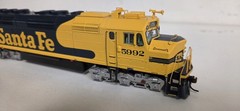 Athearn Genesis HO ATHG67664 FP45 Santa Fe #5992 Yellowbonnet Tsunami DCC/DC