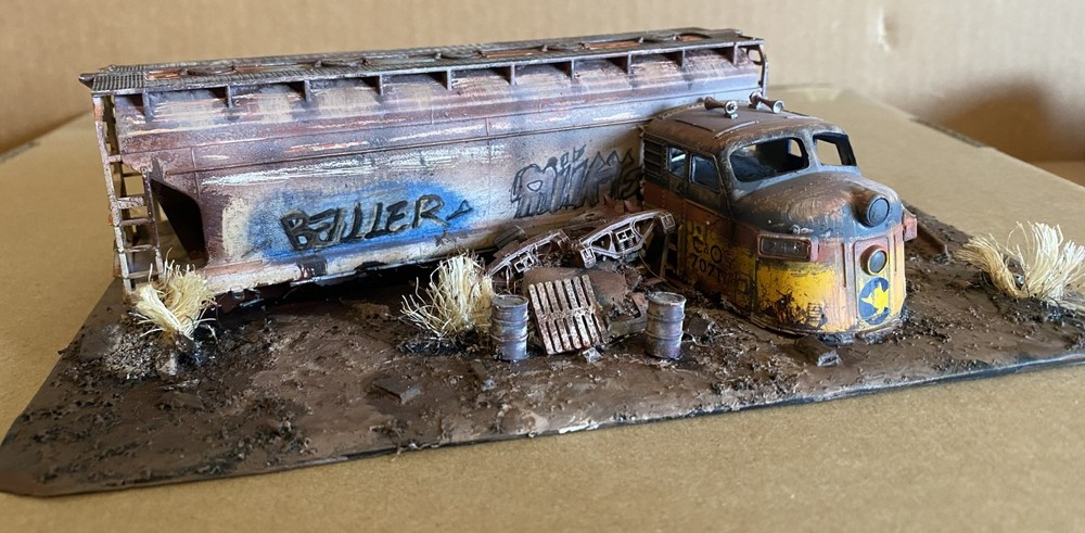 HO Scale Abandoned CSX Scrap Junk Pile Diorama Custom Built Weathered V1