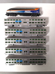 Kato #176-9105 Metra Diesel with #106-8702 5 Car Passenger Set N Scale C-8