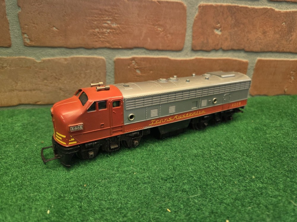 Triang Hornby HO/OO R.55 TransAustralia Diesel Locomotive Runs