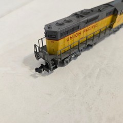 Atlas Kato 4337 N Scale Union Pacific EMD GP-9 Loco. Runs. Made in Japan.