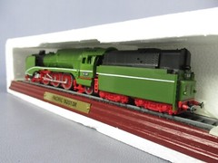 De Agostini Vintage Steam Locomotive Model Trains Collection Display