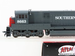 HO Scale Atlas 8528 SP Southern Pacific U33C Diesel Locomotive #8663