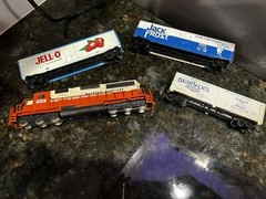 Vintage HO scale Western Maryland 7549 Locomotive Train Set W/ Advertising Cars