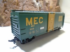 HO SCALE MAINE CENTRAL SLIDING DOOR BOXCAR MEC 25143, EXCELLENT 5-153-1-5