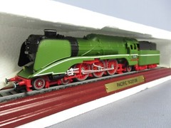 De Agostini Vintage Steam Locomotive Model Trains Collection Display