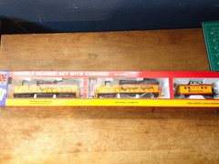 READ Life Like HO Scale 21604 Chessie System GP38 Low Nose Diesel Locomotive Set