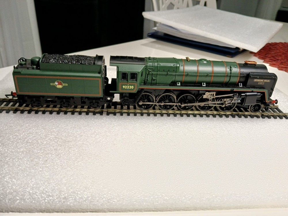 Hornby Railroad BR Class 9F ‘Evening Star’ 92220 2-10-0 R3288