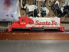 TYCO Mantua HO Santa Fe With Handrails GP20 Diesel Engine Shell