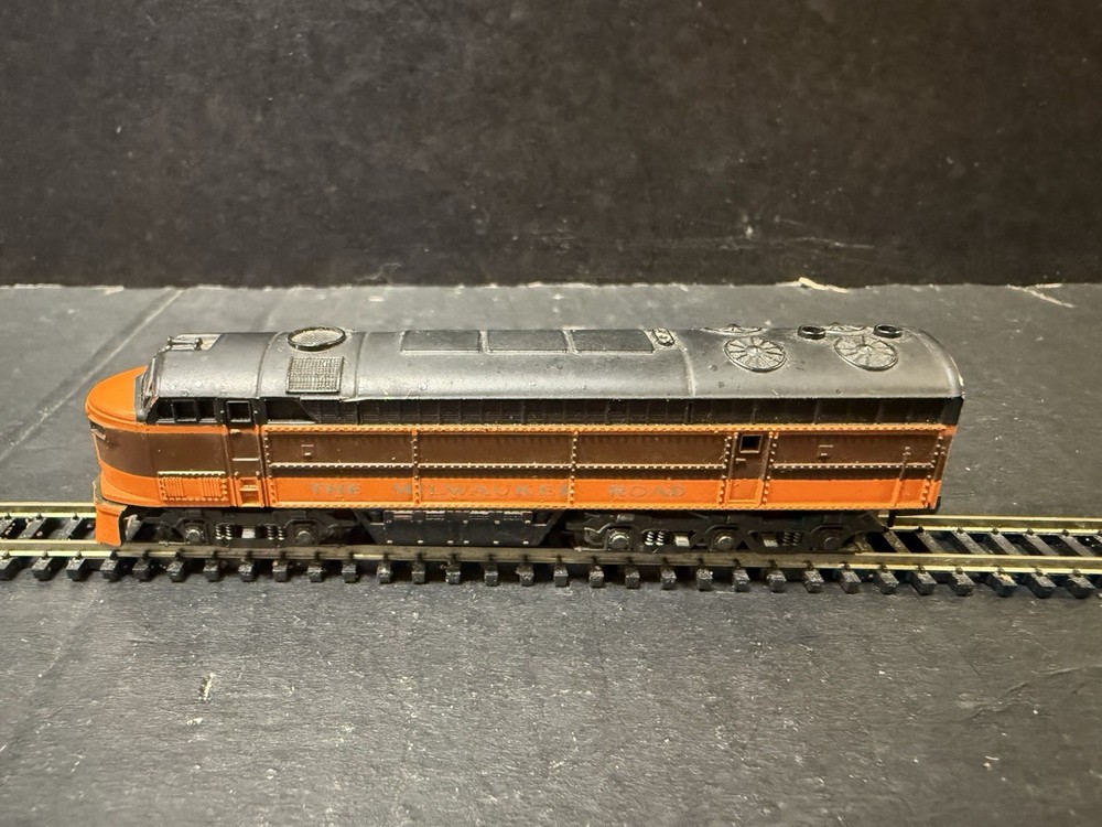 Atlas N Scale 2123 Milwaukee Road Fairbanks Morse C Liner Diesel Locomotive USED