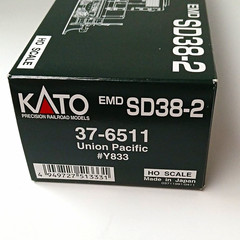KATO HO Scale EMD SD38-2 Union Pacific #Y833 Diesel Locomotive DC Analog 37-6511