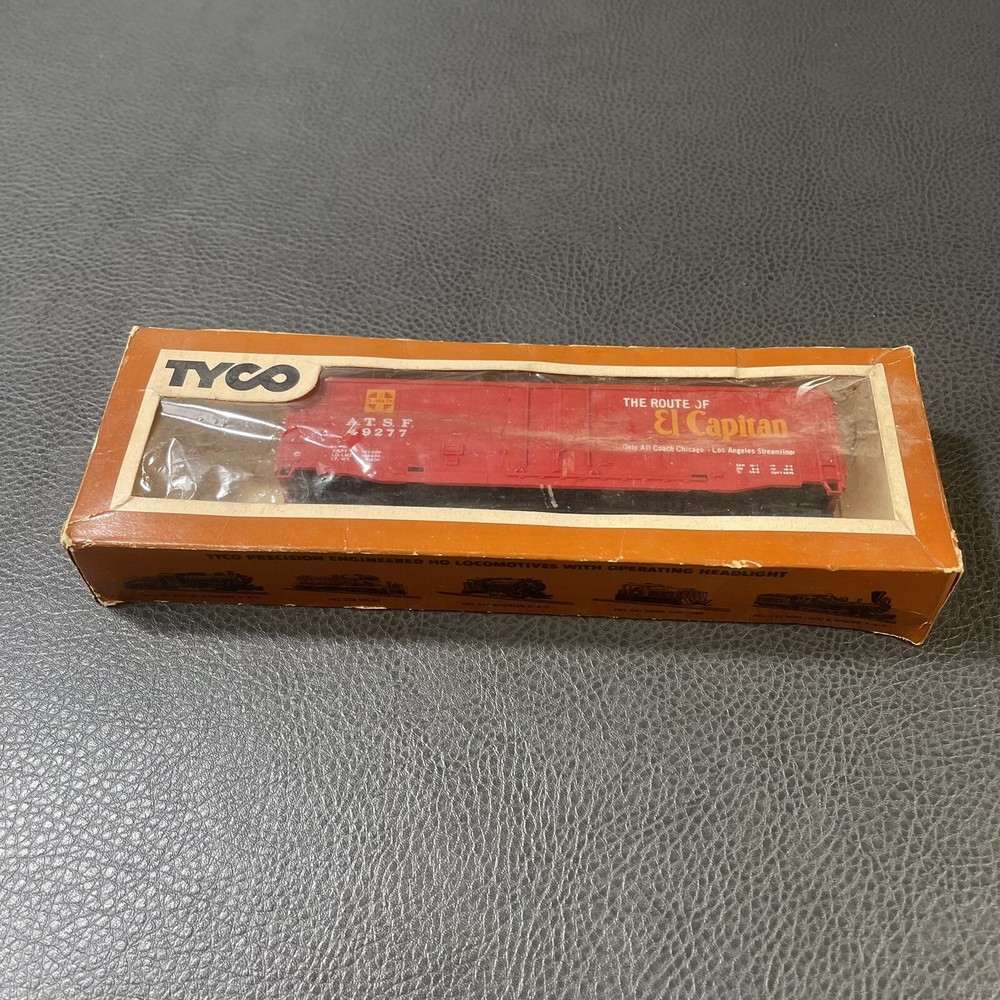 Tyco VINTAGE HO Scale AT&SF/EL CAPITAN 50′ PLUG DOOR BOX CAR w Box