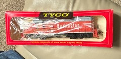 TYCO HO Scale GP-20 Diesel Locomotive Burlington Analog Powered Light Function