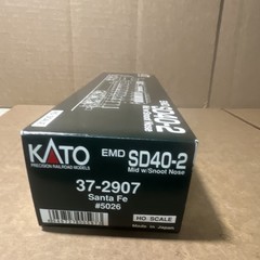 KATO EMD SD40-2 Mid w/Snoot Nose Santa Fe #5026 HO Diesel Locomotive