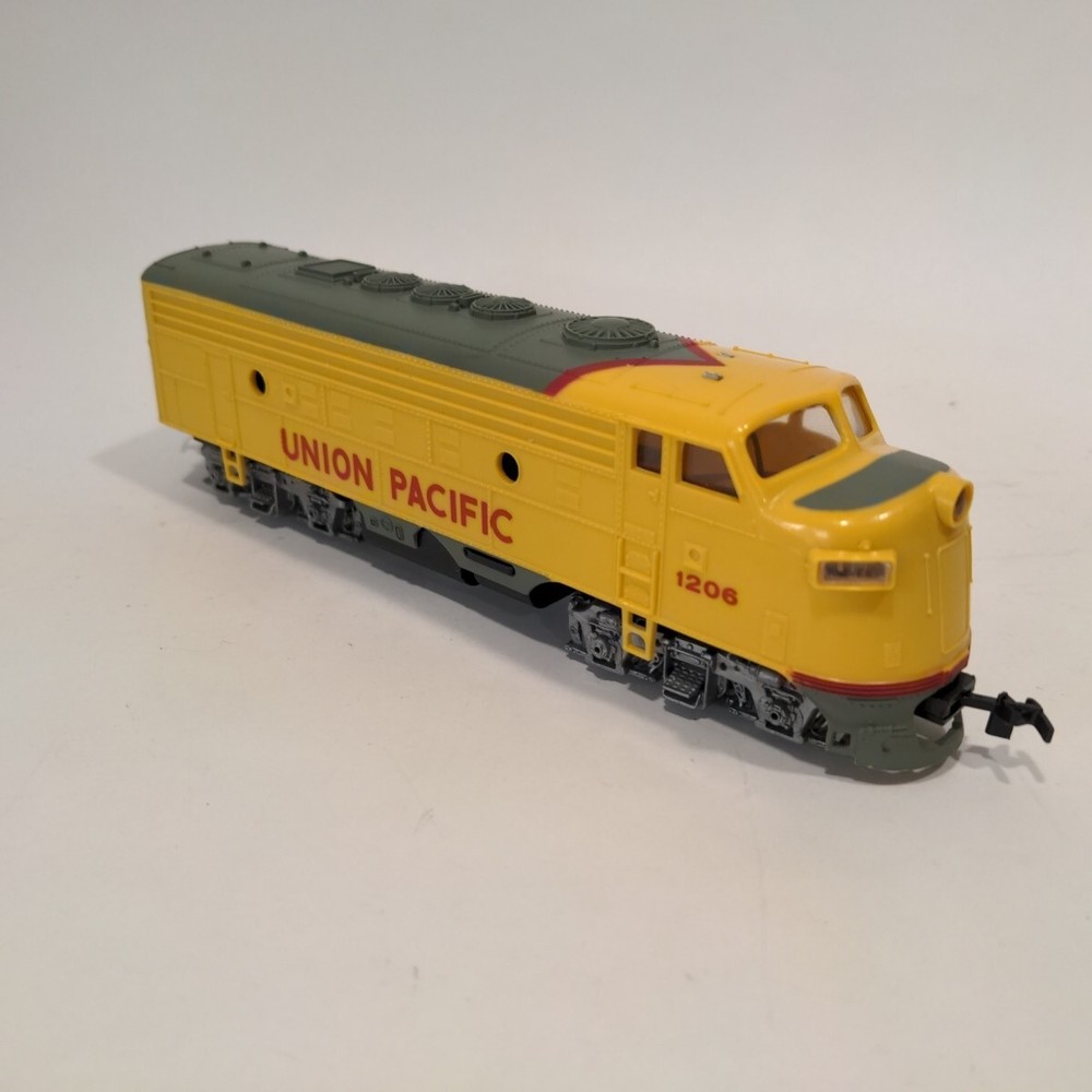 Bachmann HO Union Pacific Powered F9 Diesel Engine 1206 TESTED