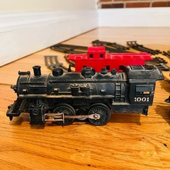 Lionel Vintage Steam Locomotive & Cars + tracks Misc Parts