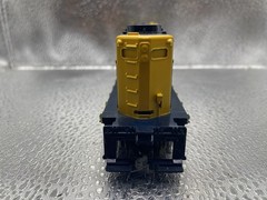 Vintage HO scale TYCO/Mantua 5628 blue Santa Fe Diesel Locomotive Used Engine
