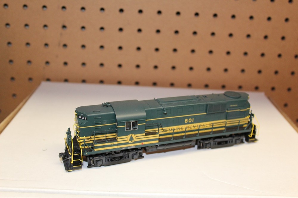RAPIDO HO RS11 MAINE CENTRAL #801 W/ TSUNAMI 2 DCC SOUND.