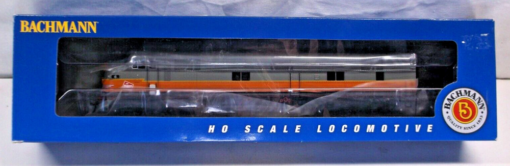 HO Bachmann Milwaukee Road E7 diesel engine in original box (lot 596)