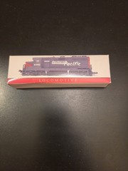 Southern Pacific Locomotive # 9725 Model Train – Open Box