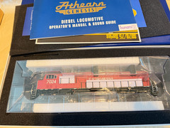 Athearn Genesis HO EMD Leasing SD70M with DCC & Tsunami 2 Sound