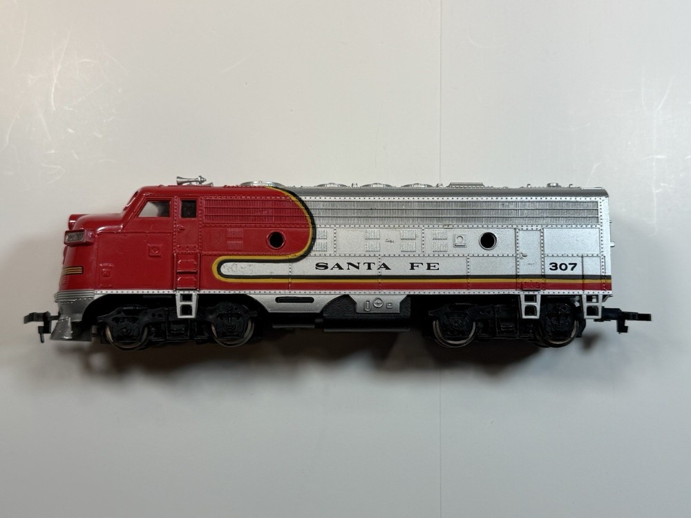 HO Scale Bachmann F Series Warbonnet Locomotive #307 DC