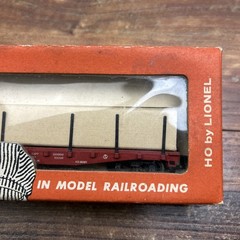 1957 Postwar Lionel Rivarossi HO 0811-25 RDG 91306 Flatcar w/ Stakes & Box