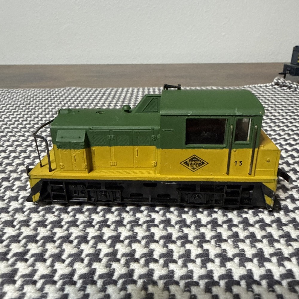 HO Scale Plymouth Switch Diesel Locomotive Reading #13 Tested READ