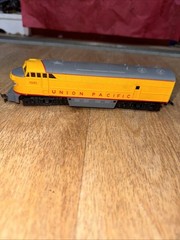 AHM Tempo Union Pacific C Liner #1041 Locomotive Yellow & Gray