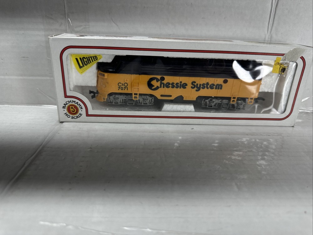 Bachmann Ho Scale F3 Chessie System Diesel Locomotive #7071 For Train Set