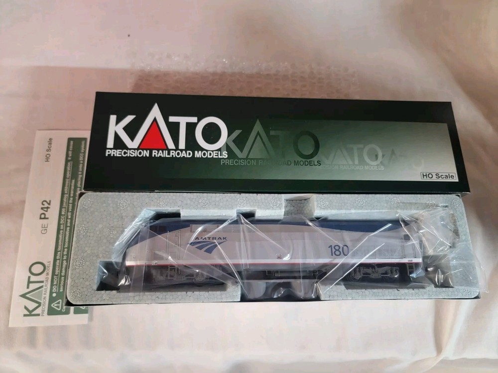 Kato HO Trains #180 GE P42 Amtrak Genesis Locomotive Phase V Late 37-6118