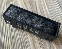 Revell HO Norfolk & Western N & W 4042 Hopper with Coal Load
